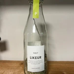 LIMOEN | LIKEUR | FLES | PINEUT | KLAAR | VOOR | EEN | KUS | BIO | DIY