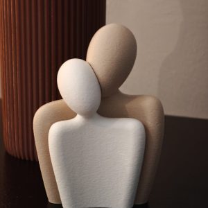 Omhelzing Beeld – Modern Design – Beige & Wit (13 cm)
